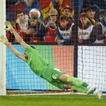 «У нас много матчей было, где в конце отскакивали». Вратарь «Зенита» — о ничьей с «Локо»