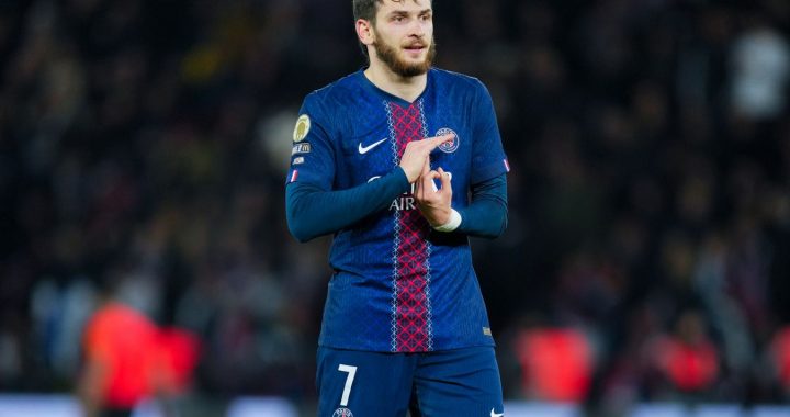 Вингер «ПСЖ» Кварацхелия признан игроком матча во встрече 1/4 финала ЛЧ с «Ливерпулем»